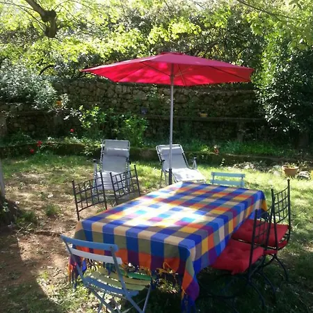 Belle Dans Maison Atypique Joyeuse